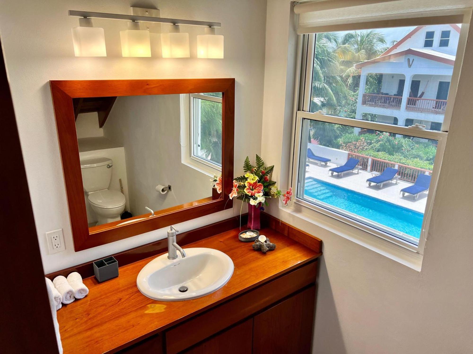Villa VeLento Oceanfront #2 Caye Caulker Esterno foto